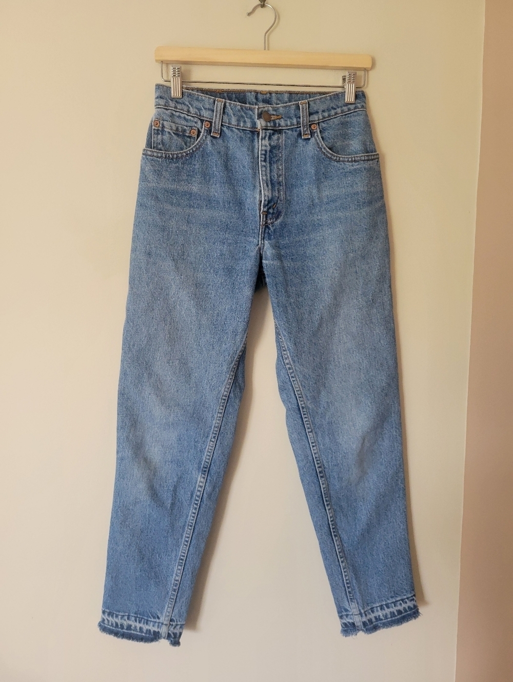 Vintage 90s Levi's Women's 551 Relaxed Fit Medium Wash Raw Hem Denim Jeans 27
